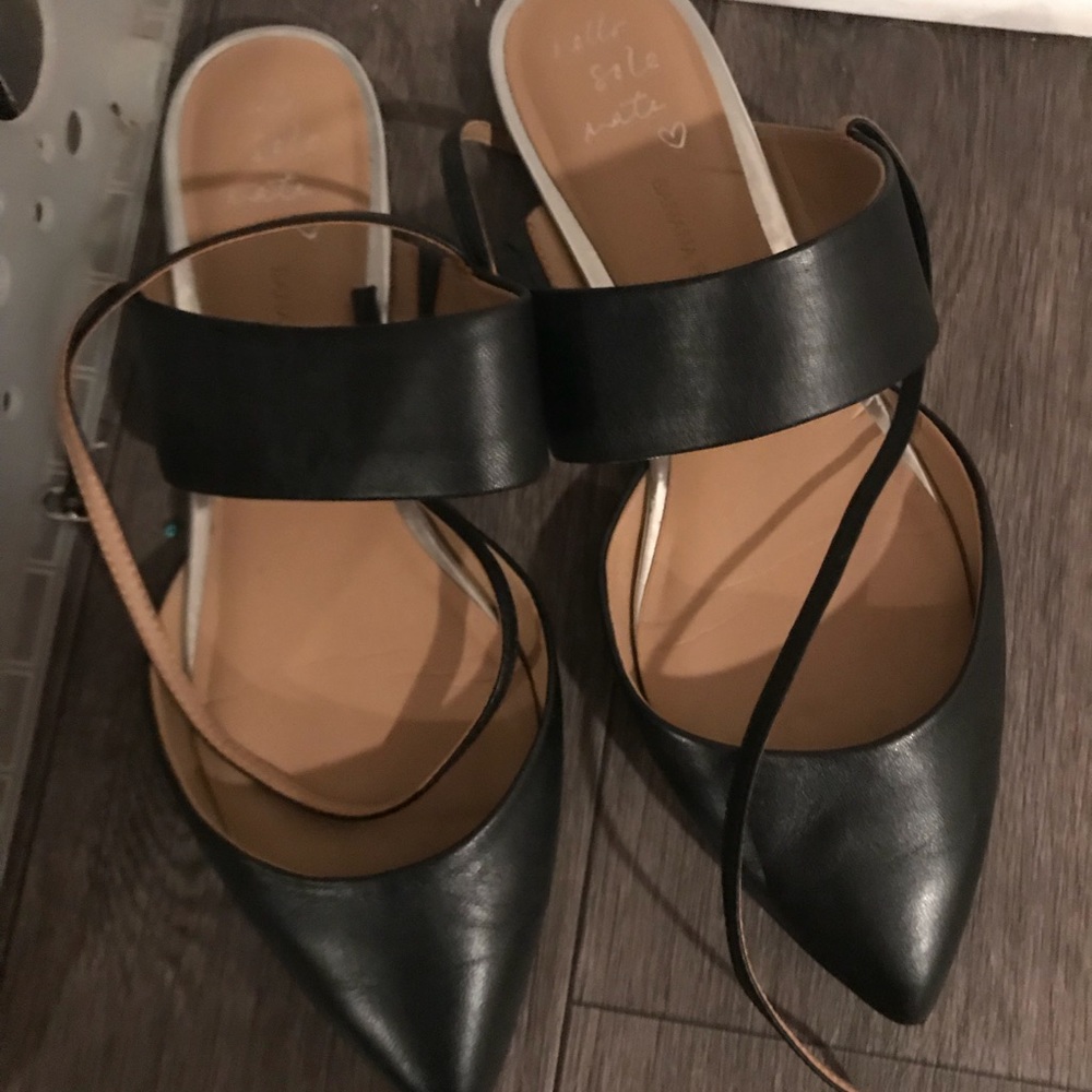 Banana Republic Strappy Flats SZ 8.5 Like New